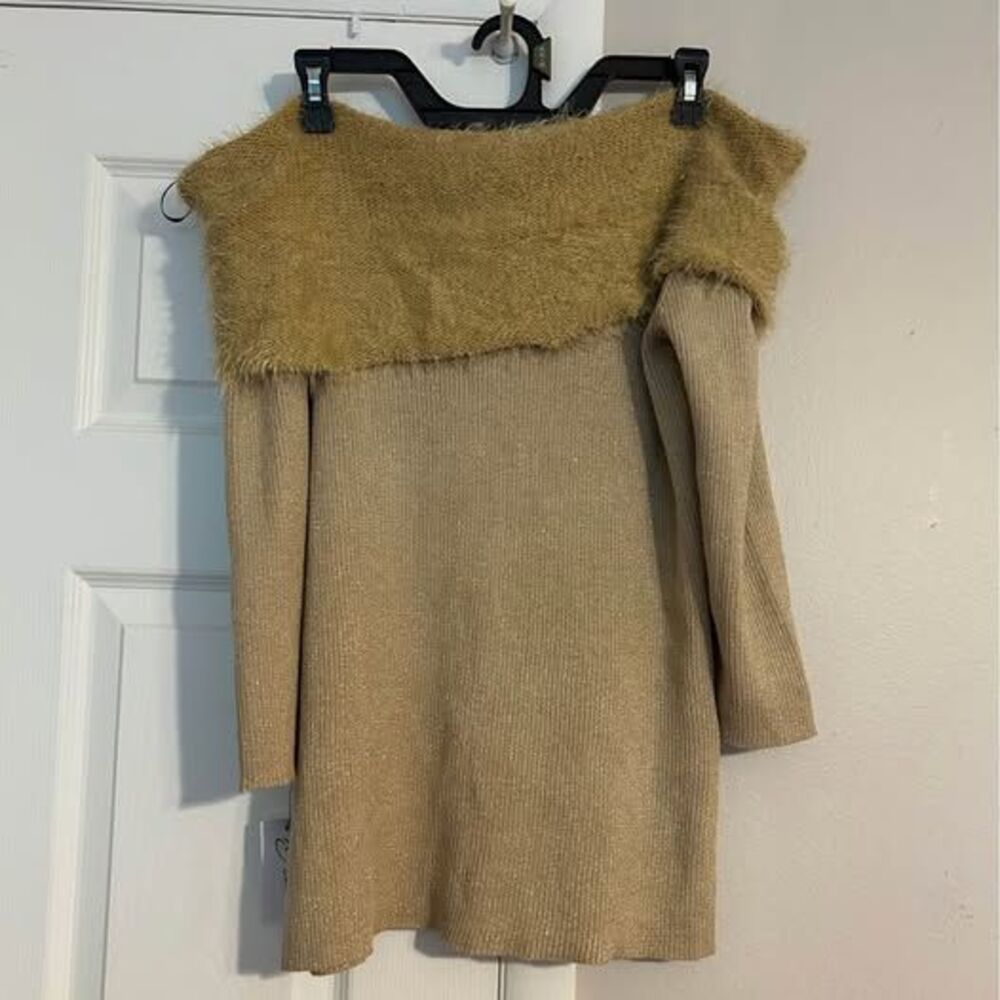 Ny Collection Women’s Off Shoulder Large Gold Metallic Sparkle Fuzzy Sweater NWT